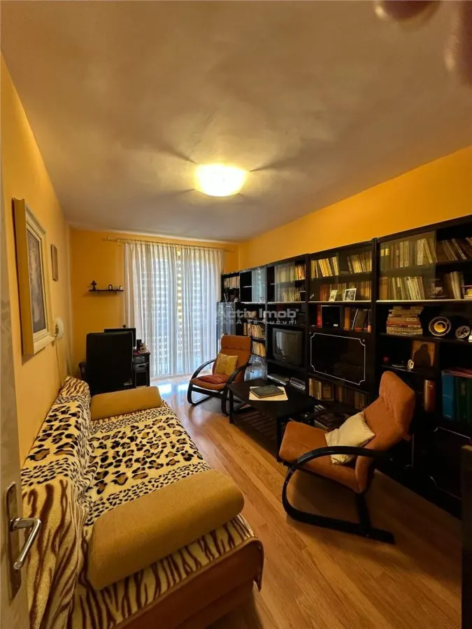 Resita, 3-Bedroom Semi-Separated Apartment, Lunca - foto 9