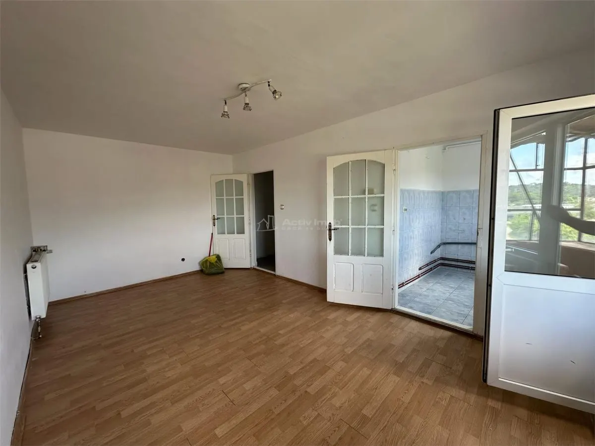 Apartment with 2 bedrooms for sale 38 sqm in Resita, Mociur area - foto 1