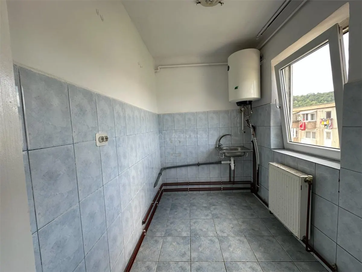Apartment with 2 bedrooms for sale 38 sqm in Resita, Mociur area - foto 2