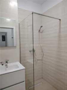 2卧公寓，新建筑，全家具装修现代化 - foto 4