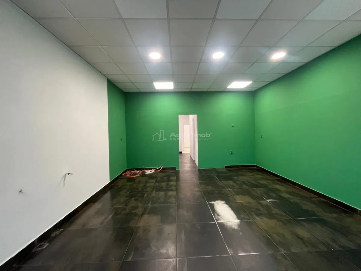 Lugoj, Local Commercial à Louer – Centre, 95 m² (Près Police) - foto 2