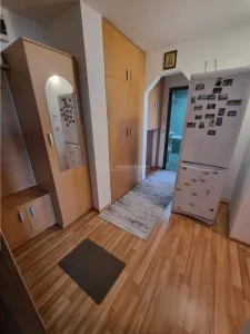 2卧室分离式布局公寓，已翻新并配备家具，Zona 800 - Alexandria