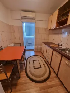 2卧室分离式布局公寓，已翻新并配备家具，Zona 800 - foto 7