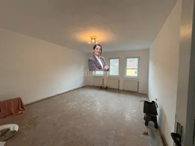 Resita, Apartamento de 2 Dormitorios, Distribución Separada, Barrio Lunca - Resita