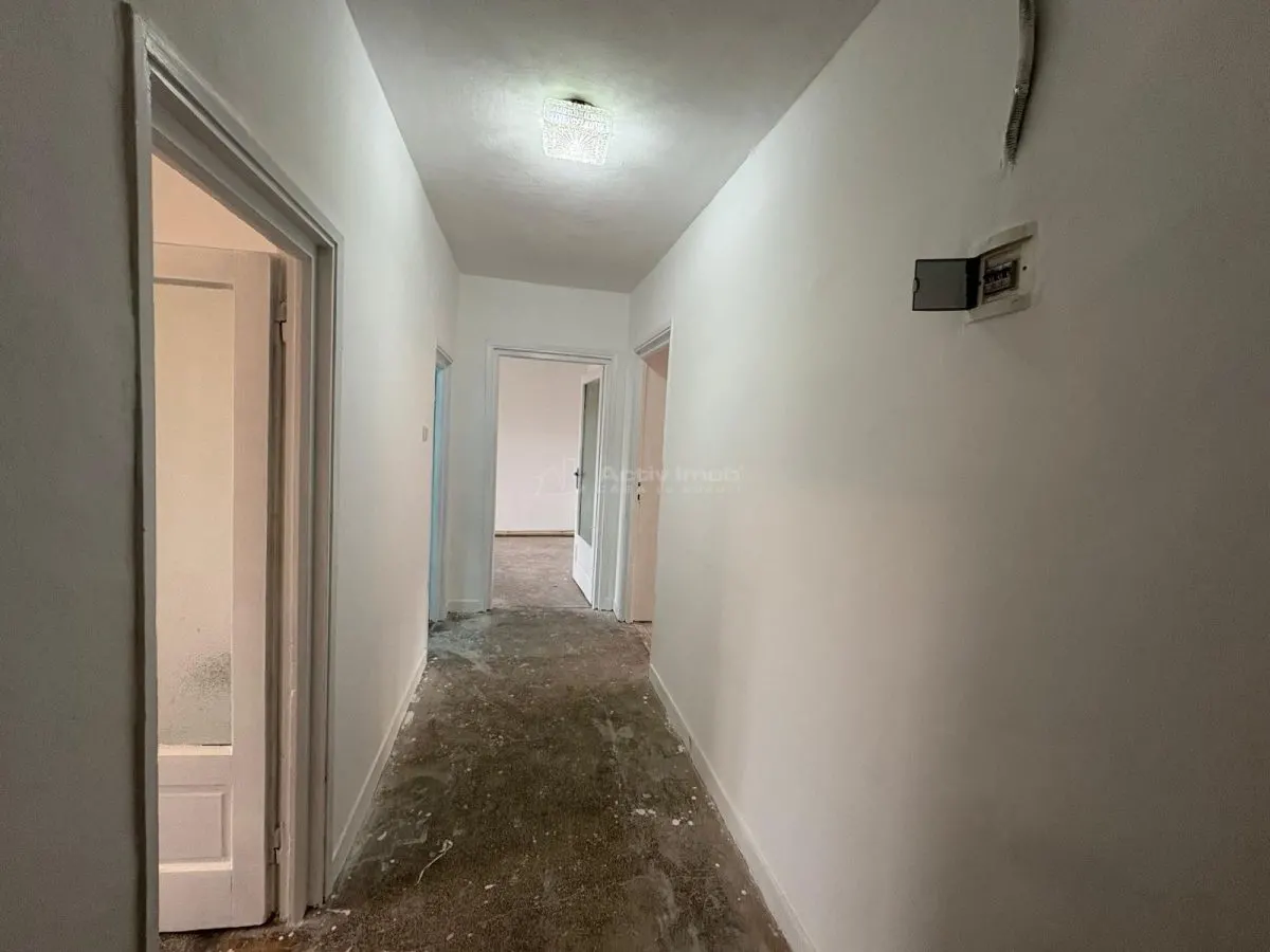 Resita, Appartement 2 Chambres, Plan Dégagé, Quartier Lunca - foto 8