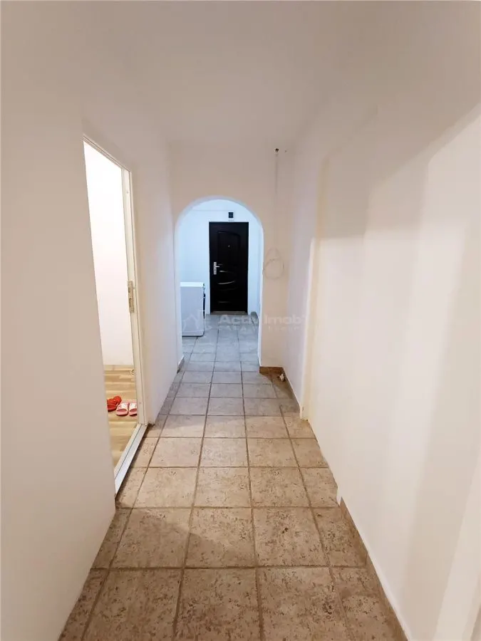 Appartement 2 Chambres, Ultra-Centre de Moldova Noua - foto 10