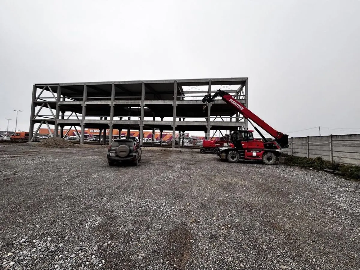 Propriété Commerciale d'Exception près de la Rocade d'Oradea – 1 800 m² avec Visibilité Maximale - foto 12