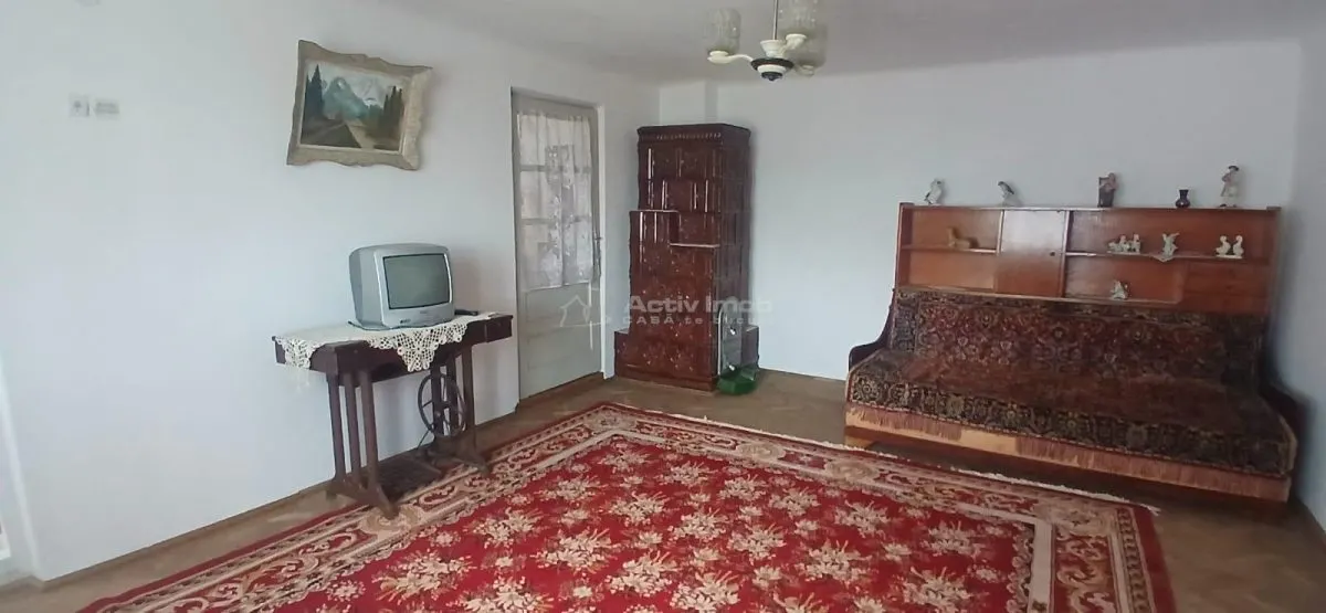 Casa de 6 Habitaciones en Venta en Pucioasa, Parcela de 441 m² - foto 12