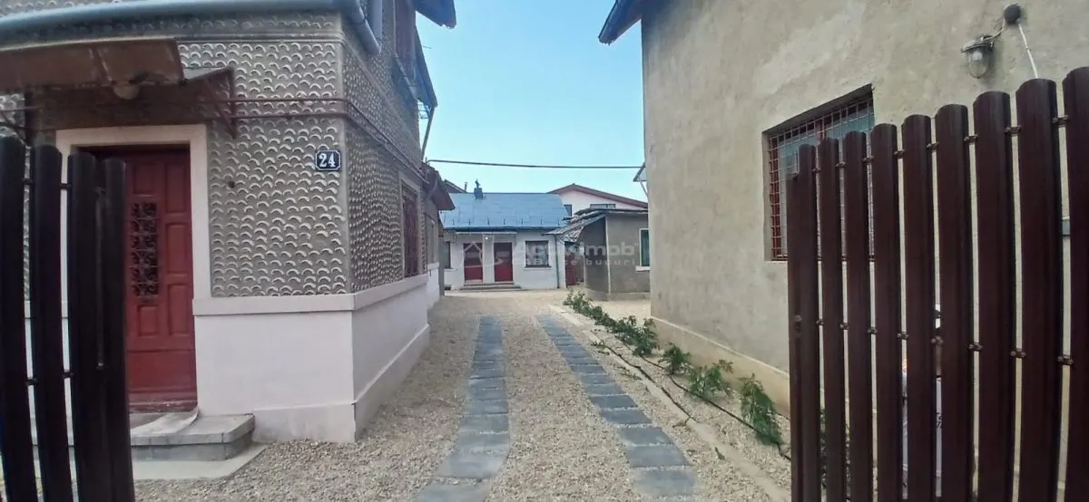 Casa de 6 Habitaciones en Venta en Pucioasa, Parcela de 441 m² - foto 16