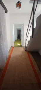 Casa de 6 Habitaciones en Venta en Pucioasa, Parcela de 441 m² - foto 4