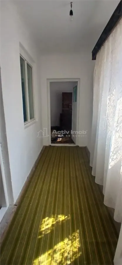 Casa de 6 Habitaciones en Venta en Pucioasa, Parcela de 441 m² - foto 5