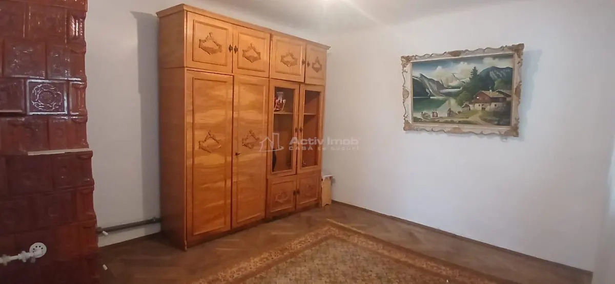 Casa de 6 Habitaciones en Venta en Pucioasa, Parcela de 441 m² - foto 6