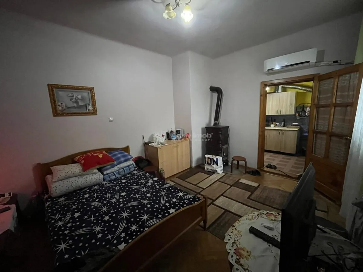 Caransebes, Apartamento de 2 Dormitorios, 2ª Planta, Zona Sesu Rosu - foto 2