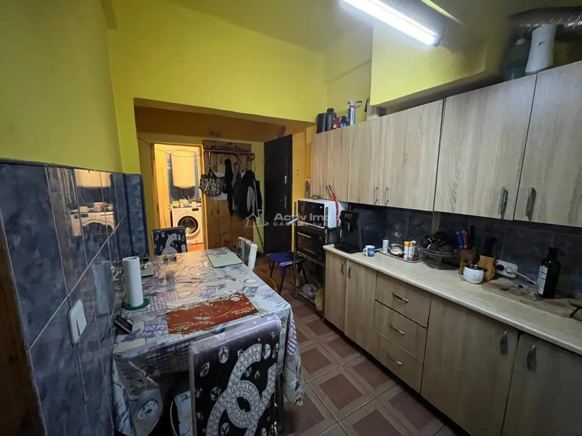 Caransebes, Apartamento de 2 Dormitorios, 2ª Planta, Zona Sesu Rosu - foto 4