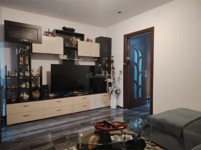 2-Bedroom Furnished Apartment, Modern Amenities, Ultra-Central Location - Boldesti-Scaeni