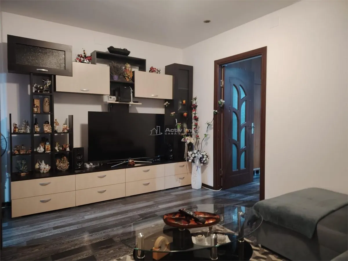 Apartamento de 2 Dormitorios, Amueblado, Equipamiento Moderno, Ubicación Céntrica - foto 1
