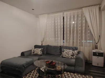 Apartamento de 2 Dormitorios, Amueblado, Equipamiento Moderno, Ubicación Céntrica - foto 2