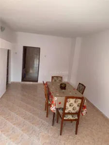 Casa de 8 Dormitorios en Venta Valea Voievozilor Targoviste 653m² Terreno - foto 4