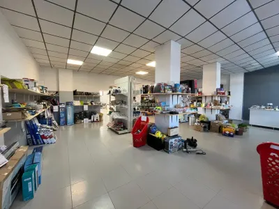 Lugoj, À Louer – Local Commercial, 194 m², Quartier Strand - foto 4