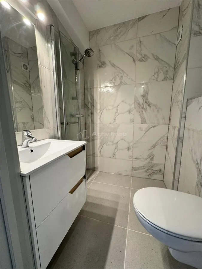 Appartement 2 Chambres – Entièrement Rénové – Premier Étage - foto 2