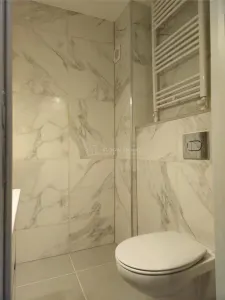 Appartement 2 Chambres – Entièrement Rénové – Premier Étage - foto 3