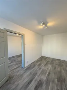 Appartement 2 Chambres – Entièrement Rénové – Premier Étage - foto 8