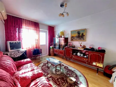 Apartamento 3 Dormitorios, Distribución Separada – Str. Victoriei, 3ª Planta, Centro - Ramnicu Sarat