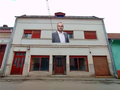 Oravita, Local Commercial/Appartement Convertible, 89 m², Centre-Ville, Prix Négociable - Oravita