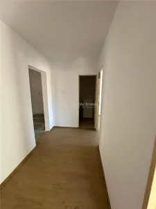 Resita, Apartamento de 3 Dormitorios, Confort 1, Distribución Separada, Centro - foto 12