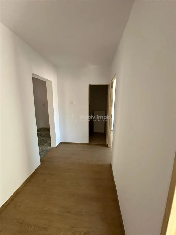 Resita, Apartamento de 3 Dormitorios, Confort 1, Distribución Separada, Centro - foto 12