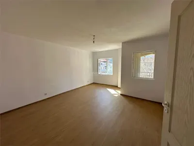 Resita, Apartamento de 3 Dormitorios, Confort 1, Distribución Separada, Centro - foto 13