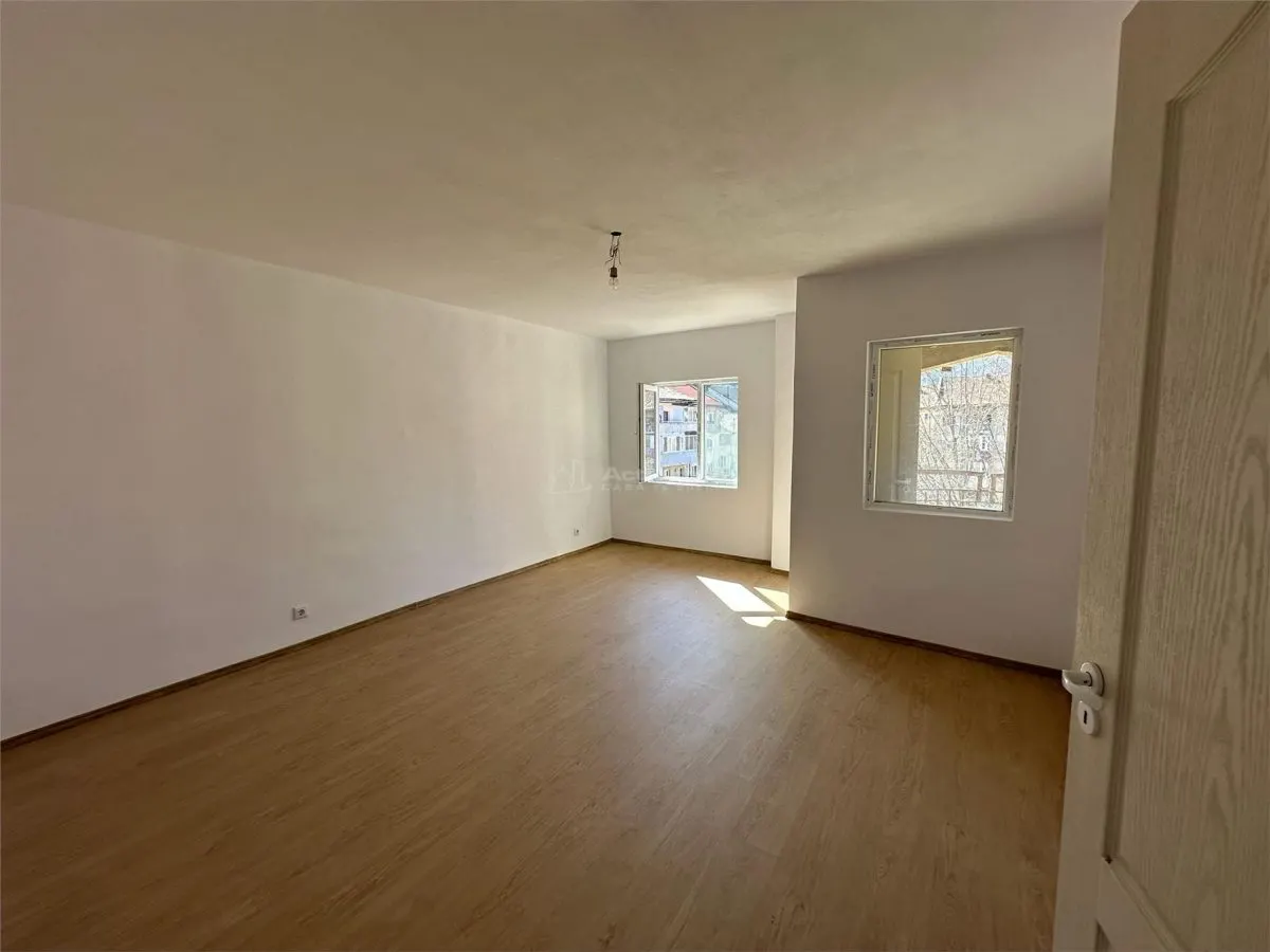 Resita, Apartamento de 3 Dormitorios, Confort 1, Distribución Separada, Centro - foto 13