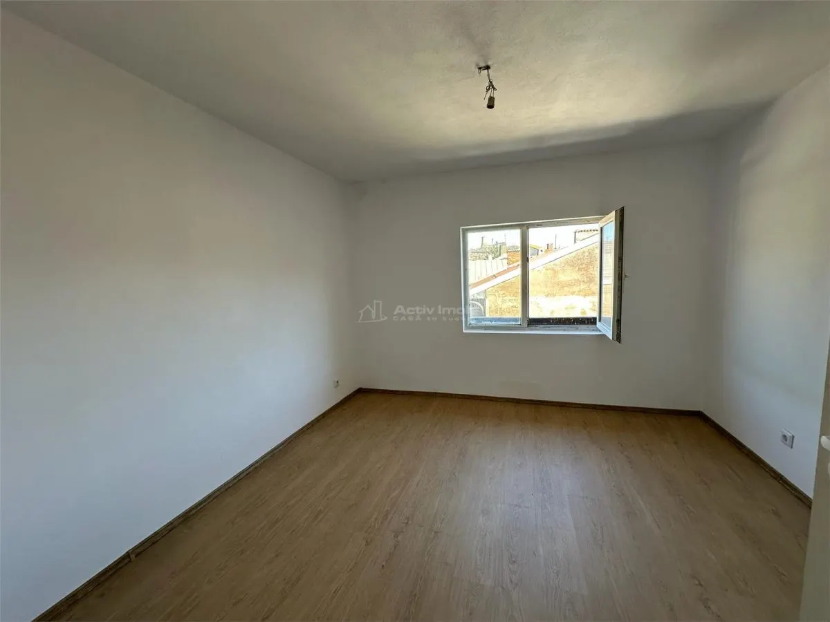 Resita, Apartamento de 3 Dormitorios, Confort 1, Distribución Separada, Centro - foto 14