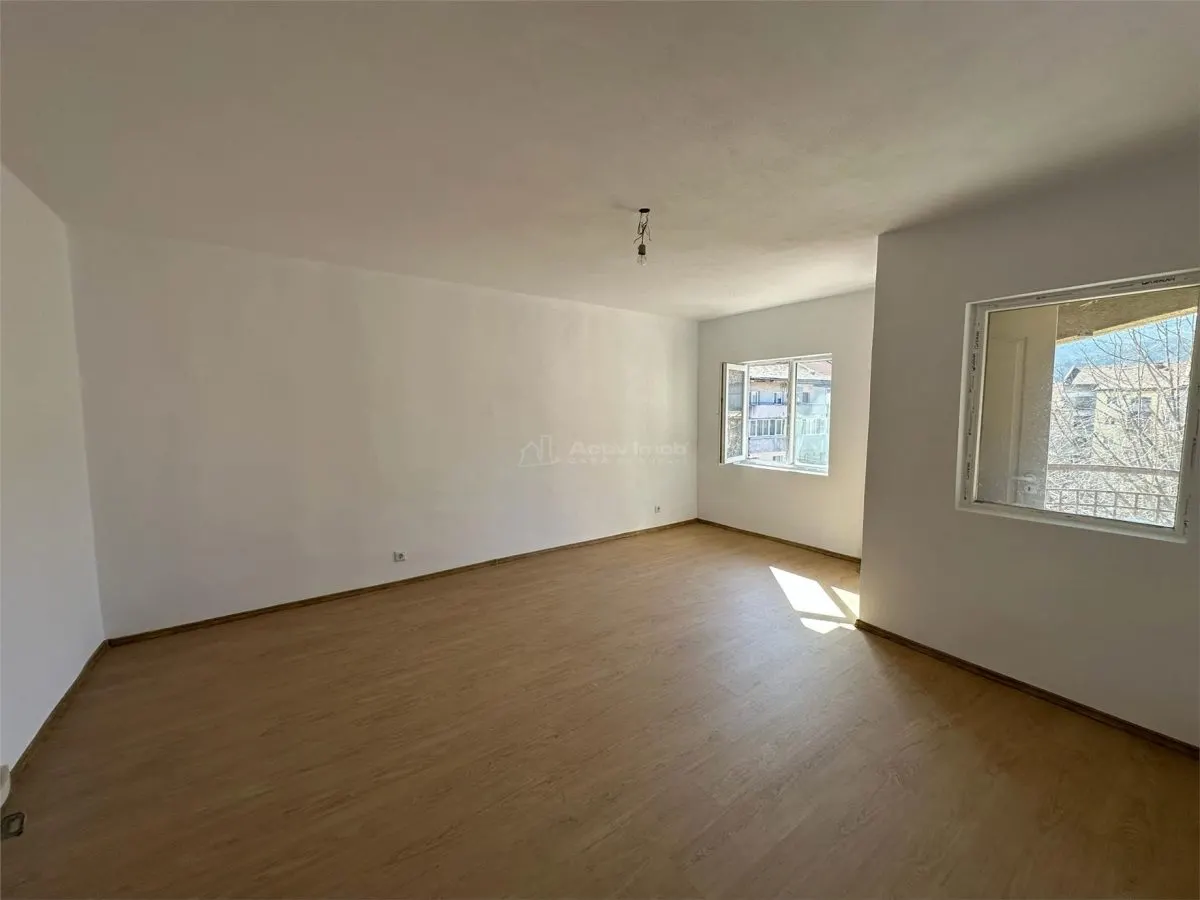Resita, Apartamento de 3 Dormitorios, Confort 1, Distribución Separada, Centro - foto 24