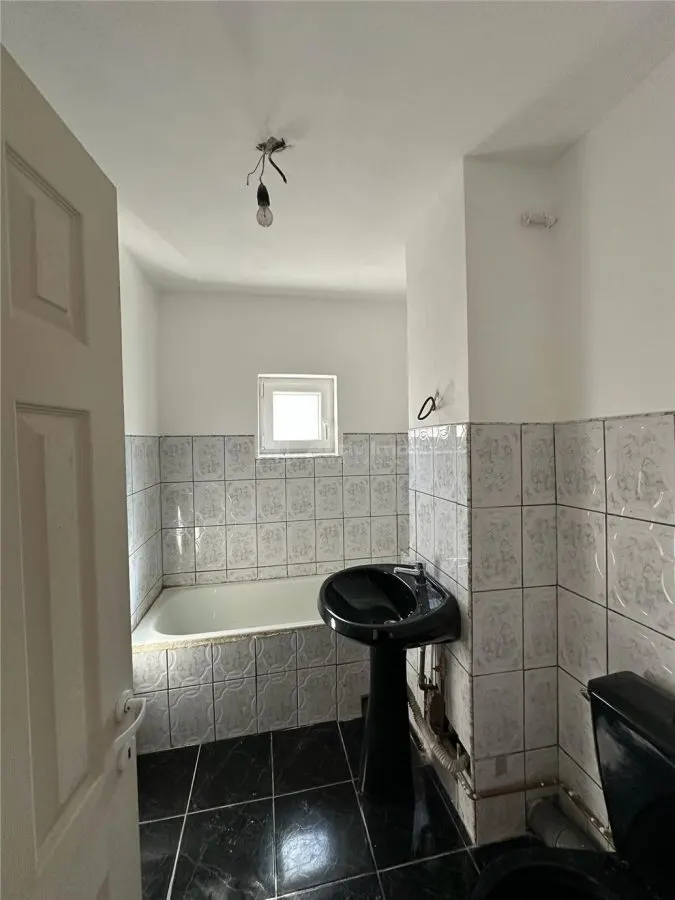 Resita, Apartamento de 3 Dormitorios, Confort 1, Distribución Separada, Centro - foto 7