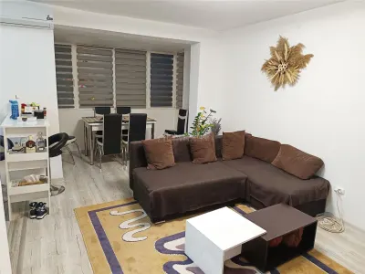 Apartamento de 2 dormitorios en zona central de Moldova Nouă, junto a mercado - Moldova Noua