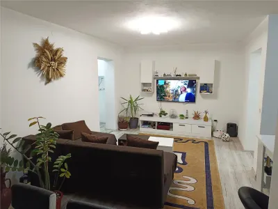 Appartement 2 chambres en zone centrale de Moldova Nouă, près du marché - foto 2