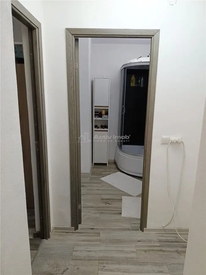 Appartement 2 chambres en zone centrale de Moldova Nouă, près du marché - foto 6