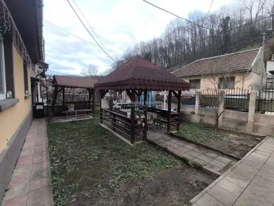 Resita Casa Muncitoresc Zona Fosta Baie Comunala - foto 17