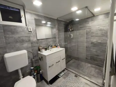Resita Casa Muncitoresc Zona Fosta Baie Comunala - foto 3