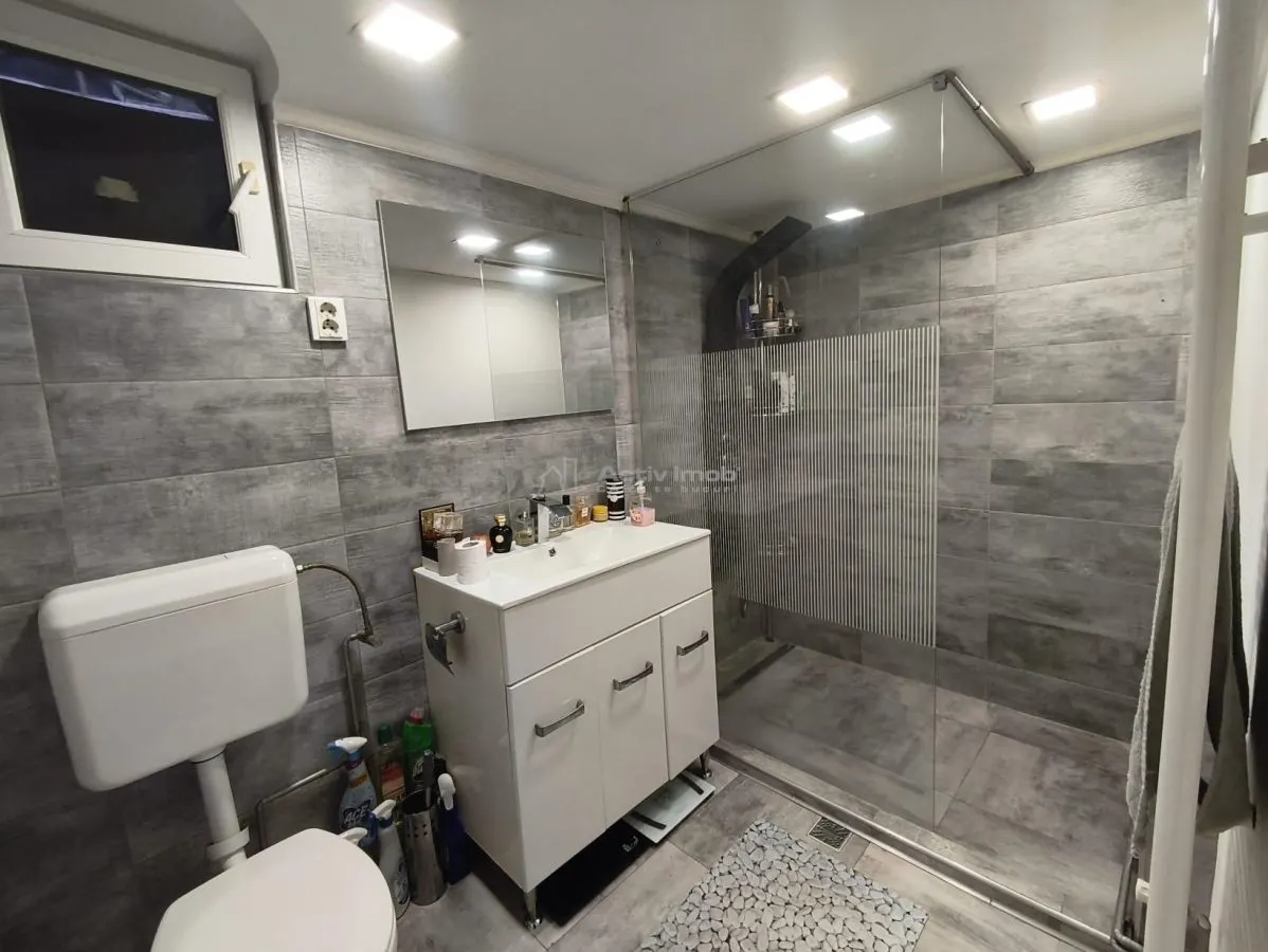 Resita Casa Muncitoresc Zona Fosta Baie Comunala - foto 3
