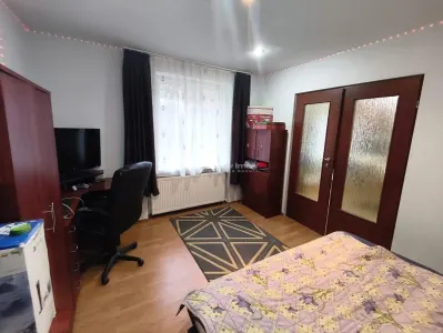 Resita Casa Muncitoresc Zona Fosta Baie Comunala - foto 8
