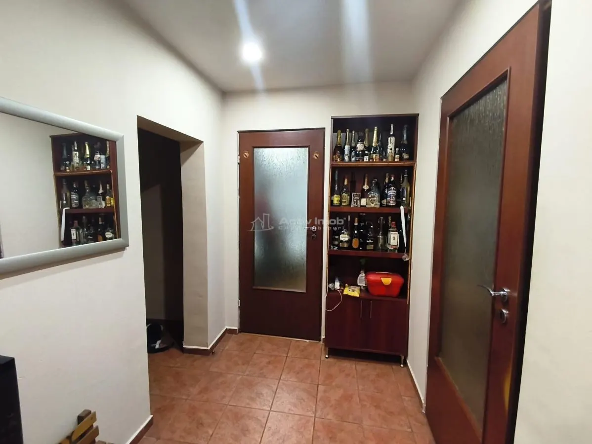 Resita Casa Muncitoresc Zona Fosta Baie Comunala - foto 9