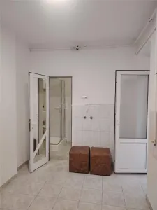 超中心商业空间，适合按摩厅 - Ploiesti