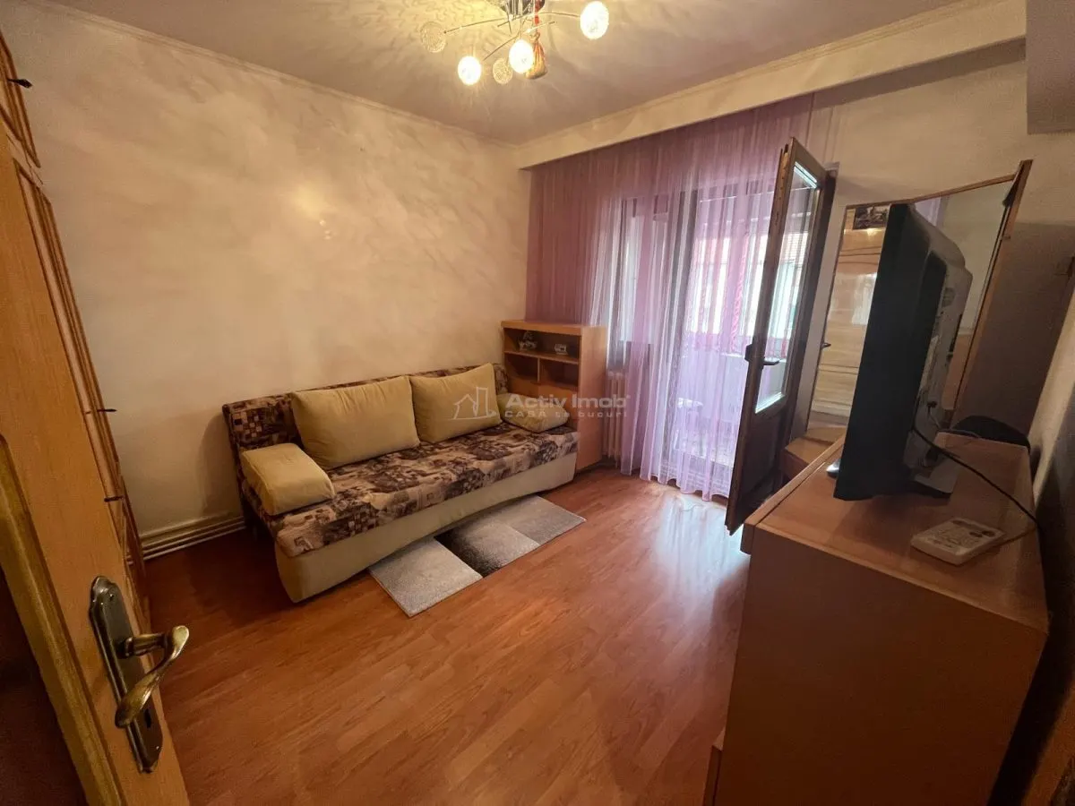 Caransebes, Apartamento 2 Dormitorios, Distribución Separada, Zona Pipirig - foto 3