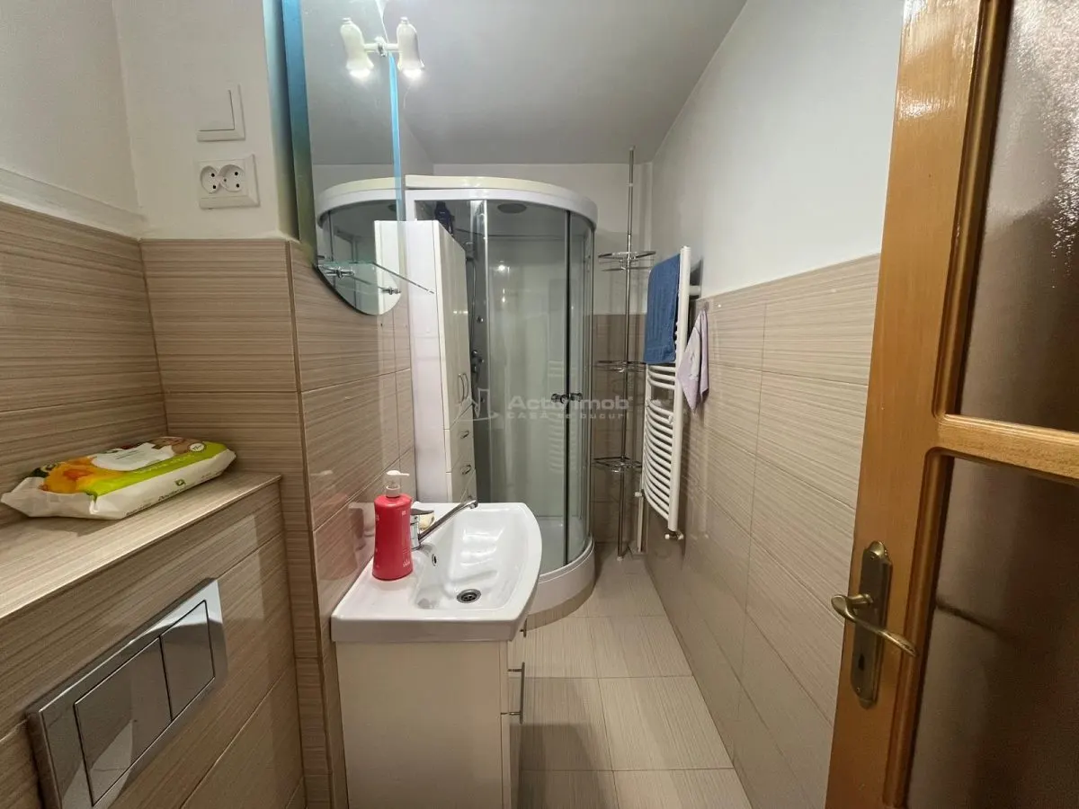 Caransebes, Apartamento 2 Dormitorios, Distribución Separada, Zona Pipirig - foto 8