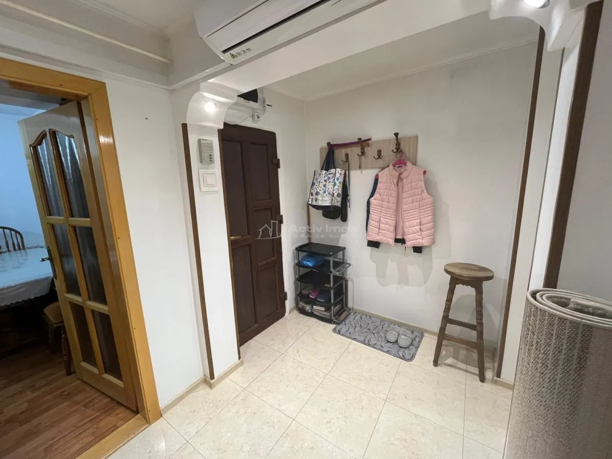 Caransebes, Apartamento 2 Dormitorios, Distribución Separada, Zona Pipirig - foto 9
