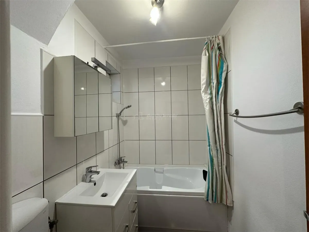 Resita, Appartement 2 Chambres à Vendre ou Échanger, Rénové, Cloisonné, Lunca - foto 8