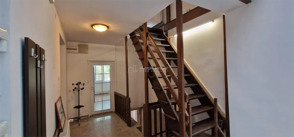 Resita Villa Individuelle, R+1+M, Zone Ancien Bain Public, 325 m² - foto 9