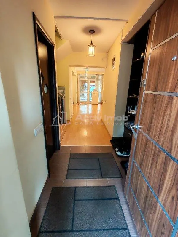 House / villa for sale 190 sqm in Bucuresti, Prelungirea Ghencea area - foto 4